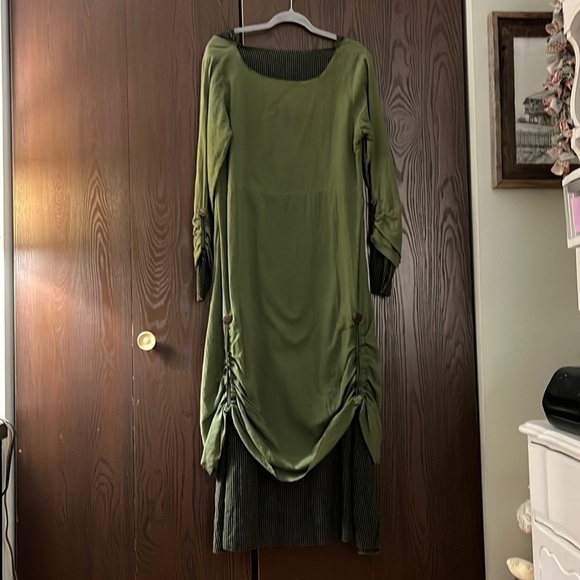 Avatar olive green long dress with black/ dark green underlay. Size S/M NWT - Picture 10 of 15
